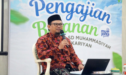 Pengajian Bulanan SD Muhammadiyah Jogokariyan: Menyemai Adab pada Generasi Millenial